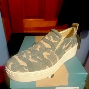 Toms Taupe Grey Forest Camp Printed Suede Sneaker Size 8